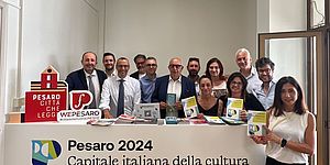 Assessori con davanti il logo Pesaro 2024