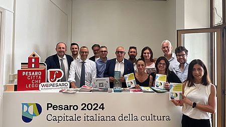 Assessori con davanti il logo Pesaro 2024