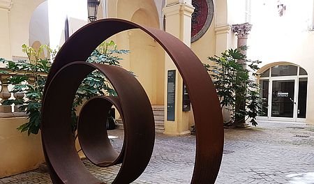 Cortile Palazzo Mosca - scultura