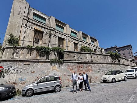 Bianchi Ricci Ceccarelli davanti all'ex carcere minorile