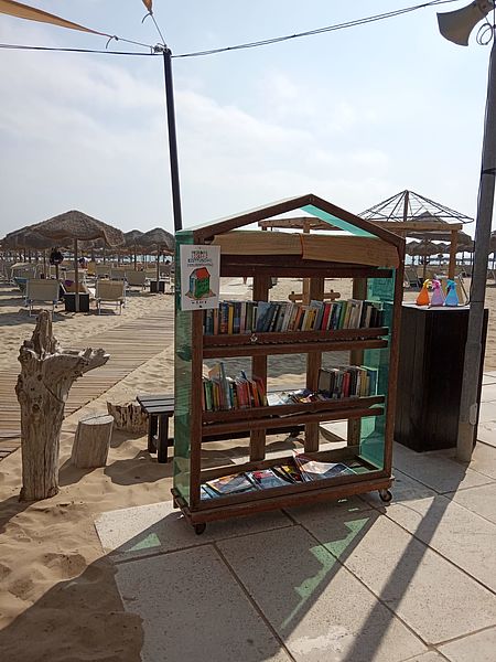 La Biblioteca fuori di sè...in spiaggia