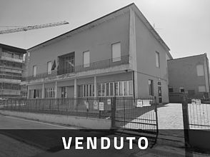 Foto Scuola elementare Via Mascarucci con scritta "Venduto"