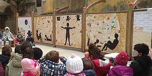 Il murale è un progetto ideato dalla scuola dell’infanzia che ha coinvolto l’artista Manuela Galimberti. L’opera, finanziata dalla Fondazione Wanda Di Ferdinando accoglierà anche gli eventi del Quartiere Centro 