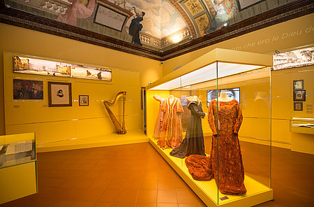 Museo Nazionale Rossini_Sala abiti Arpa