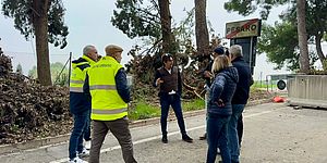 Biancani con tecnici in strada San Bartolo