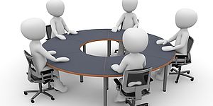 persone stilizzate intorno ad un tavolo in riunionene