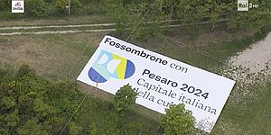 logo Pesaro 2024 sull'erba