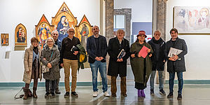 Nella foto di conferenza, da sinistra: Annarita Pecorelli, Graziella Ricci e Marco Vangi - vedova e figlio di Giuliano Vangi -, Bruno Ceci, Daniele Vimini, Bruno Bruni, Cecilia Casadei, Renato Bertini, Andrea Biancani.