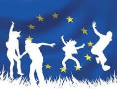 bandiera europea con giovani